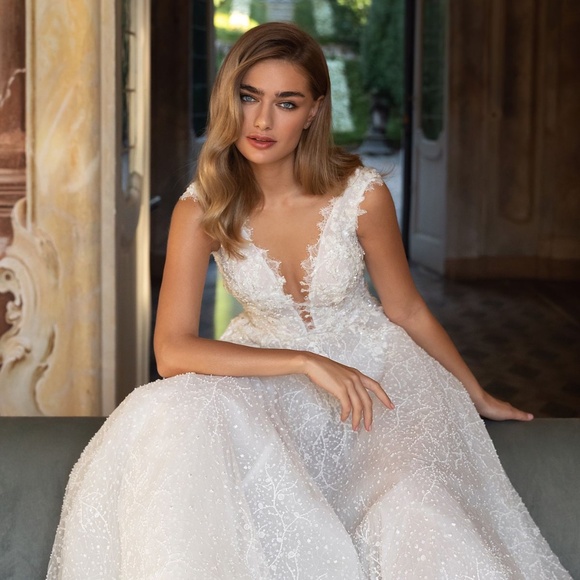 Wedding Dress / Bridal Dress by Pollardi - Charm - Picture 2 of 4